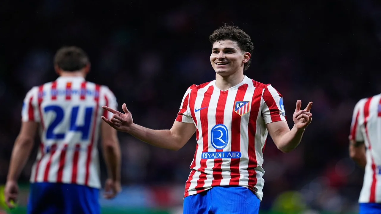 جوليان ألفاريز لاعب أتلتيكو مدريد يتجاهل شائعات انتقاله لبرشلونة أو أرسنال